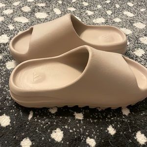 slides, size 7, yeezy’s worn once